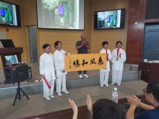 1bdb8a85547598056e2e697bd2afb4e